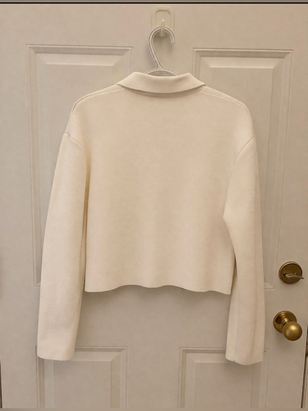 White Aritzia sweater babaton - Picture 2 of 6